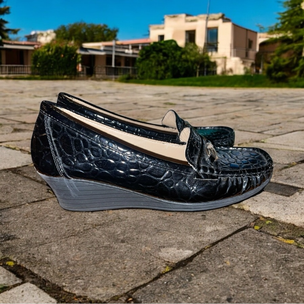 Privilege moccasins Women's black crocodile patent leather wedge loafers Size 10